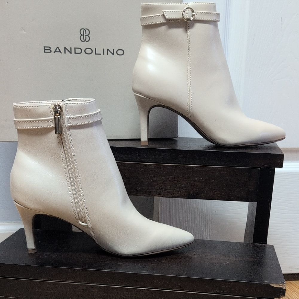 NIB Bandolino Galayn3 Ivory Booties Size 5.5M